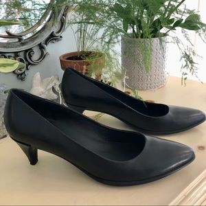 Black Ecco Low Heels